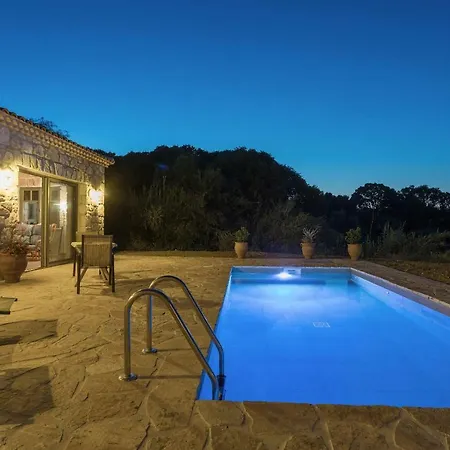 Вилла David's - Private Pool & Scenic Surroundings *