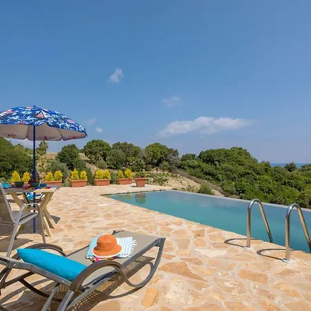 Villa David's - Private Pool & Scenic Surroundings