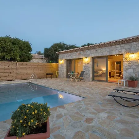 David's - Private Pool & Scenic Surroundings, By Zantewize