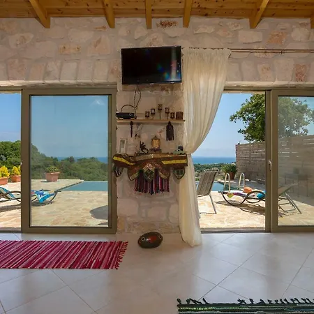 David's - Private Pool & Scenic Surroundings