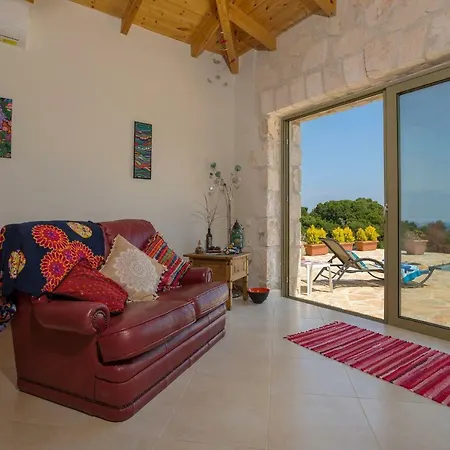 Villa David's - Private Pool & Scenic Surroundings *