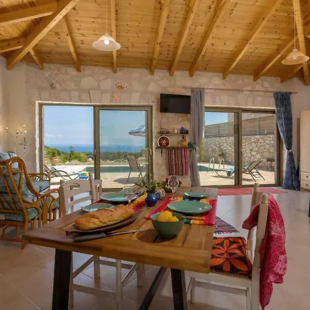 David's - Private Pool & Scenic Surroundings